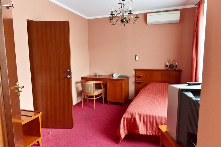Room 18 of 68