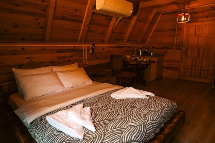 Room 9 of 64