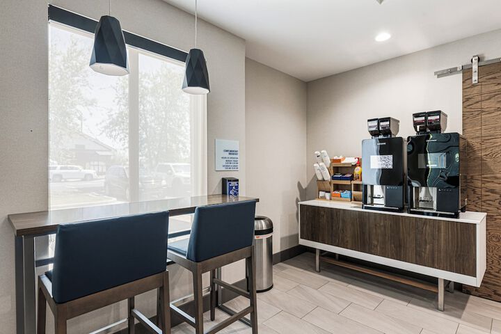 Breakfast/Coffee Service 33 of 47