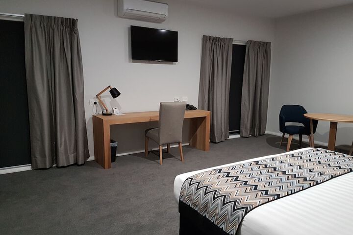 Room 9 of 16