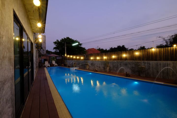 Hotel Exterior 55 of 59