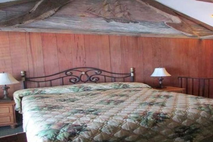 Room 6 of 24