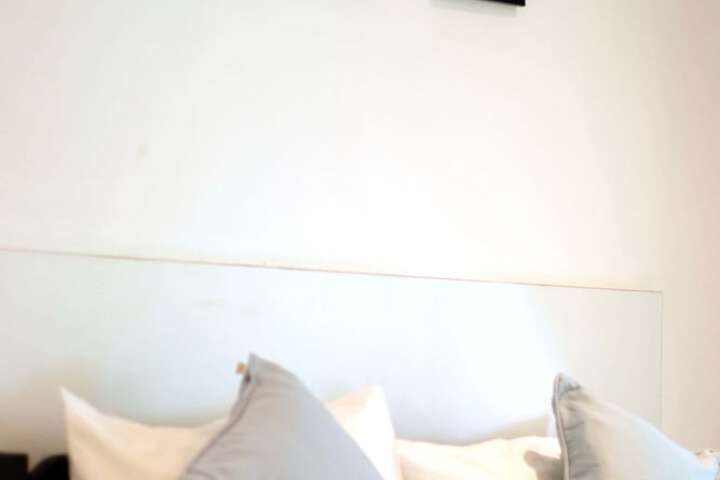 Room 10 of 93