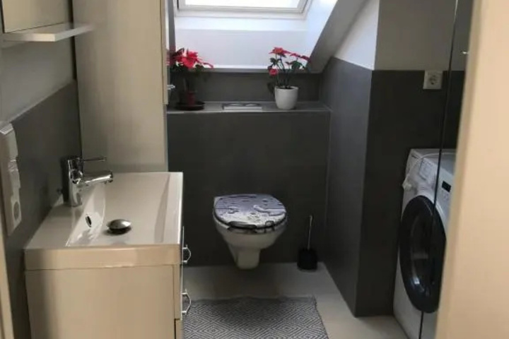 Room 4 of 28