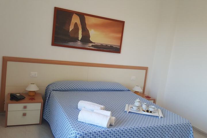 Room 4 of 80