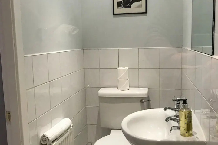 Room 8 of 10
