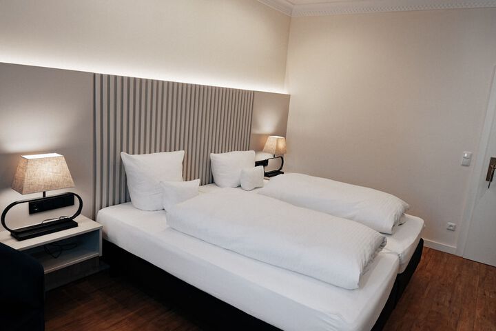 Room 9 of 50