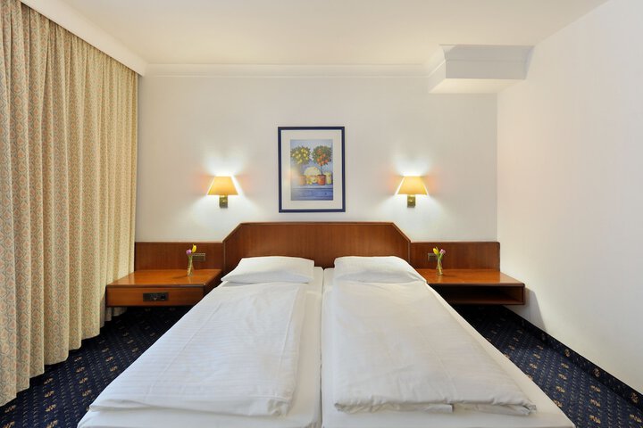 Room 10 of 60