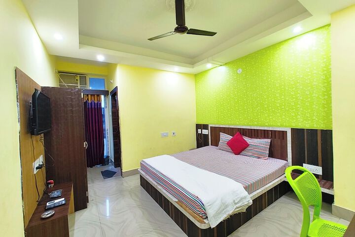 Room 7 of 12