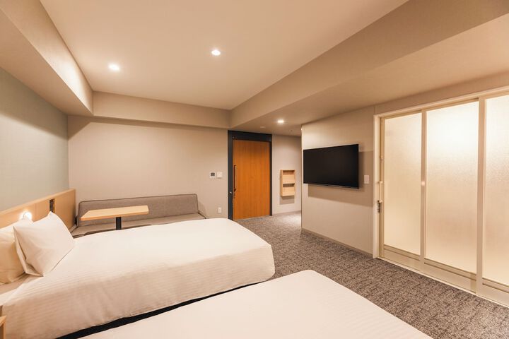 Room 2 of 18