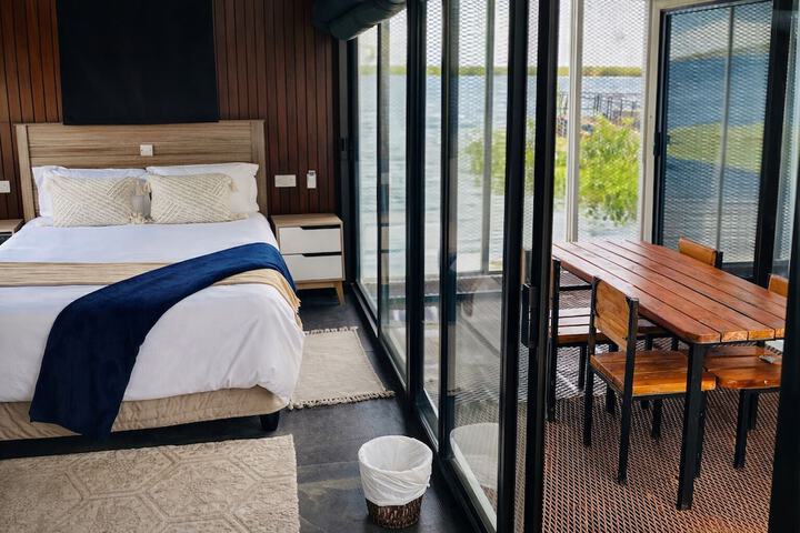 Room 42 of 93