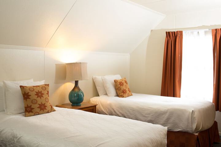 Room 4 of 133