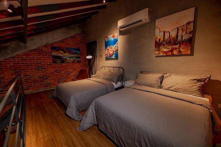 Room 12 of 120