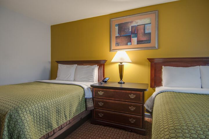 1 Queen Bed (17 of 18)