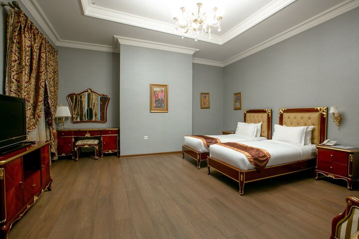 Room 19 of 113