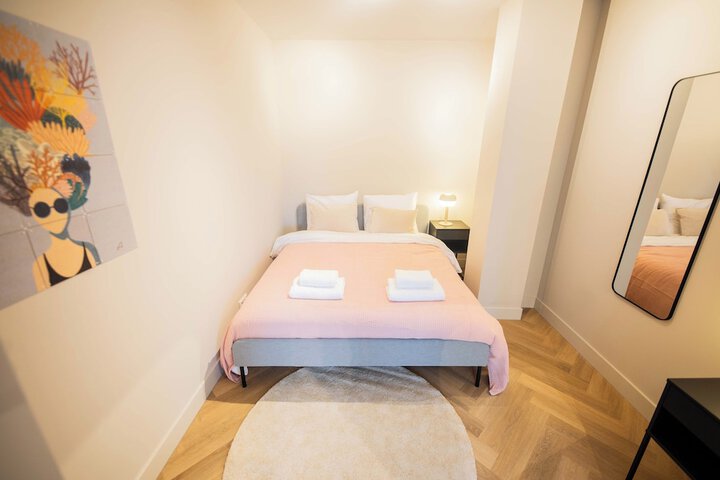 Room 10 of 215