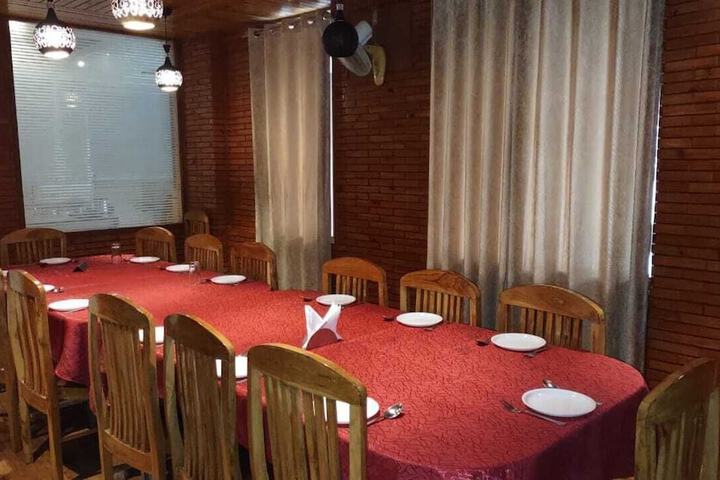 Dining 7 of 8