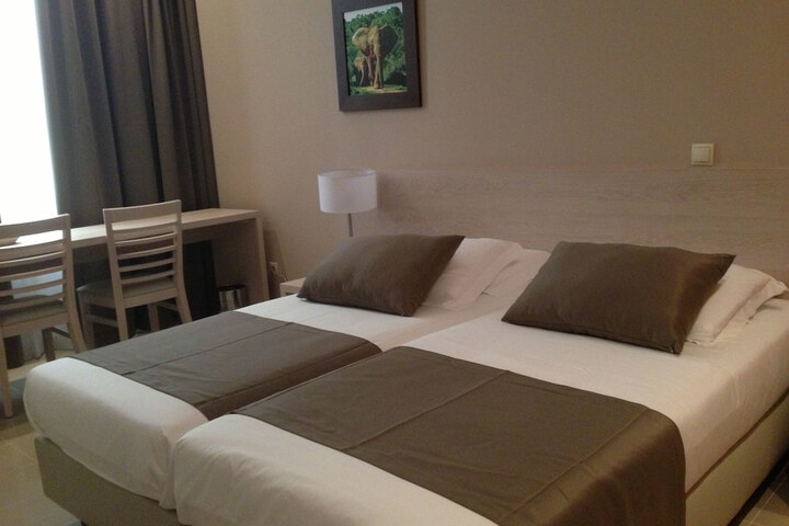 Room 8 of 35