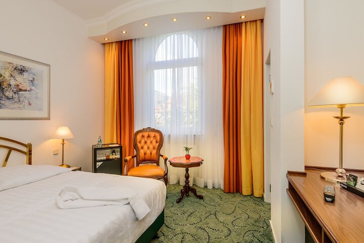 Room 6 of 59