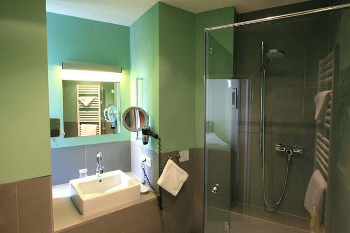 Room 45 of 76