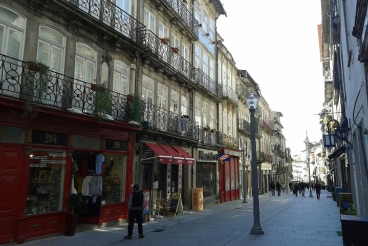 Studio in Porto With Wonderful City View, Balcony and Wifi - 7 km Fro