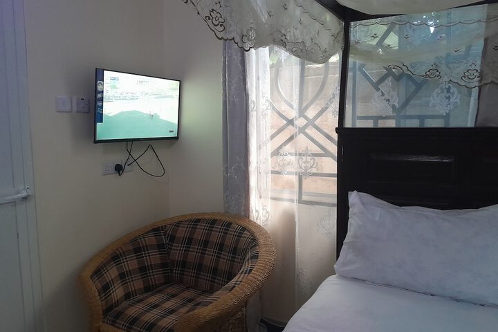 Room 10 of 24