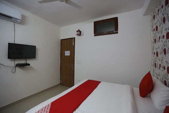 Room 9 of 15