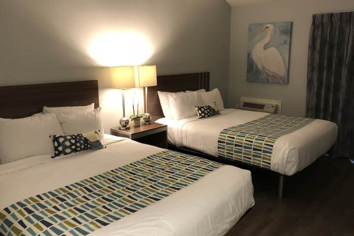 1 Queen Bed (2 of 16)