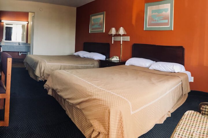 1 Queen Bed (3 of 19)