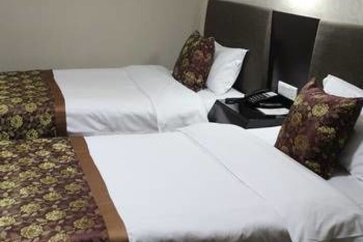 Room 8 of 11