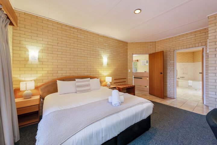 Room 32 of 68