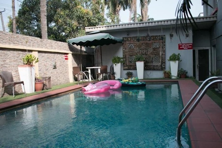 Pool 25 of 38