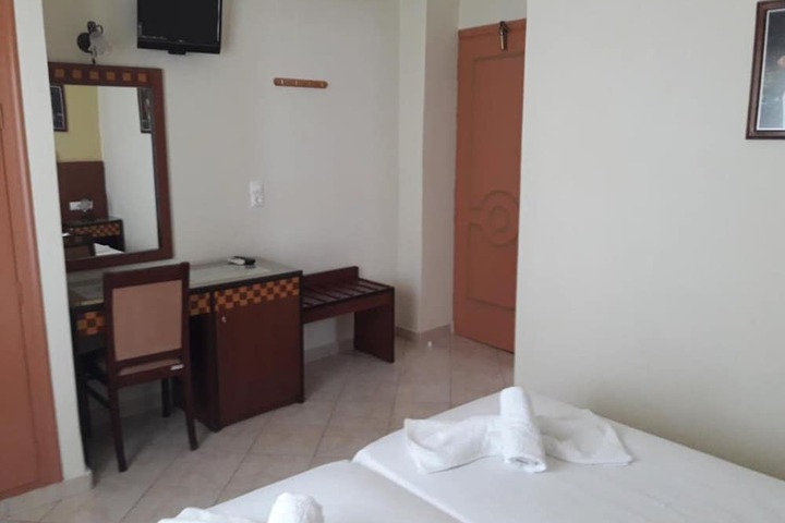 Room 4 of 15