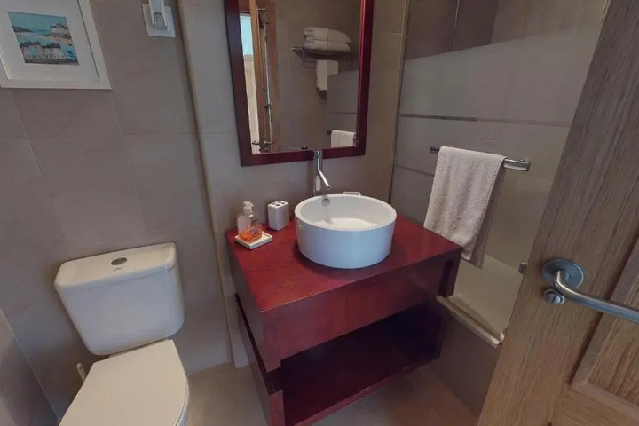Room 7 of 13