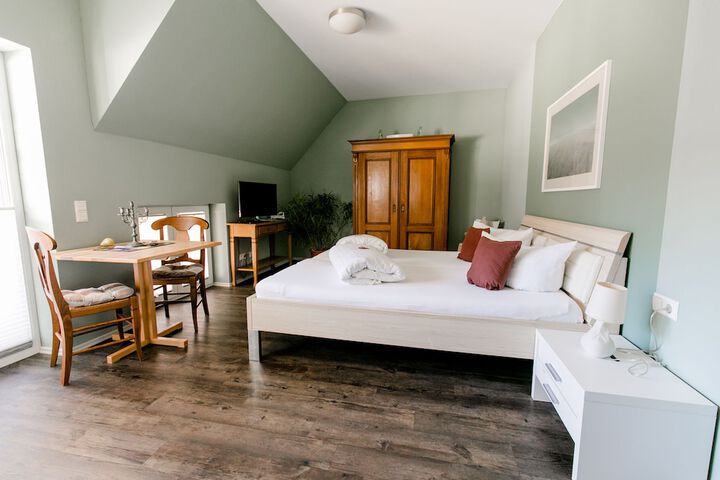 Room 15 of 48