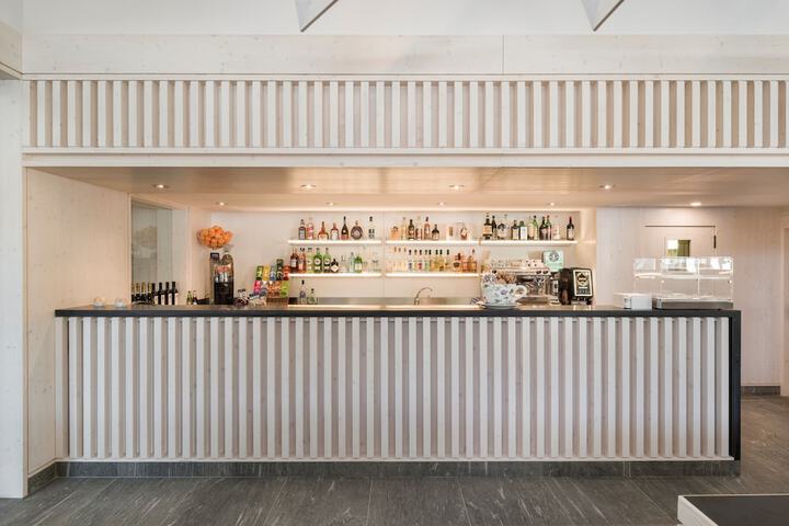 Lounge 98 of 111
