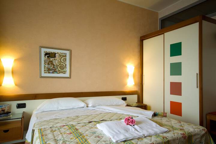 Room 5 of 44