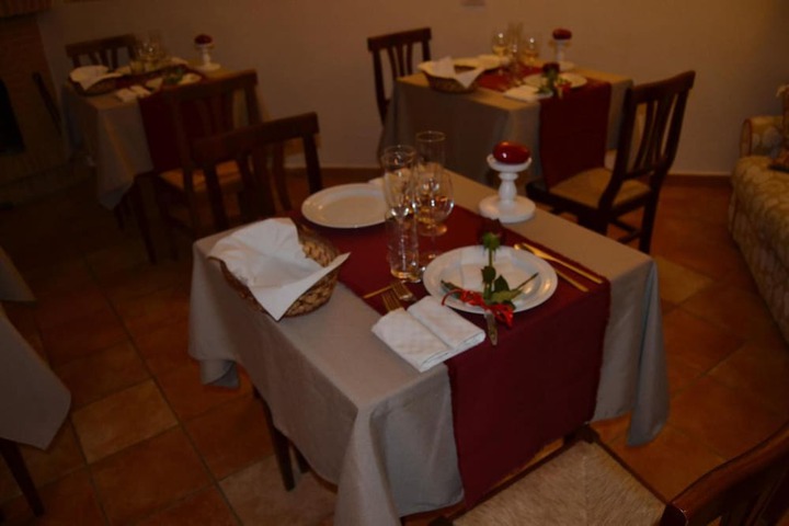 Dining 31 of 34