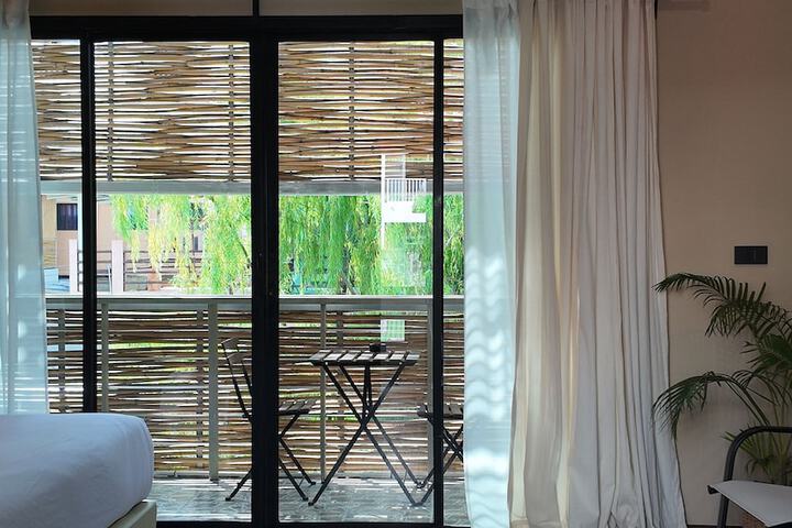 Room 51 of 94