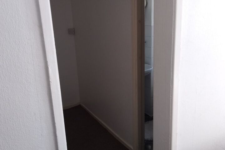Room 10 of 37