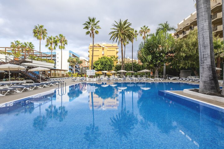 Hotel with Pool