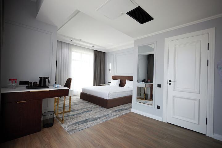 Room 4 of 40
