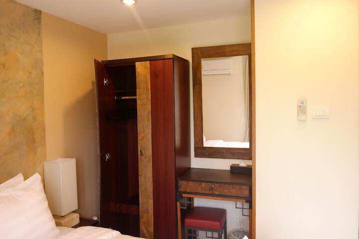 Room 14 of 81