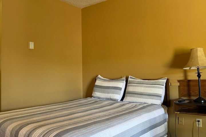 Room 2 of 8