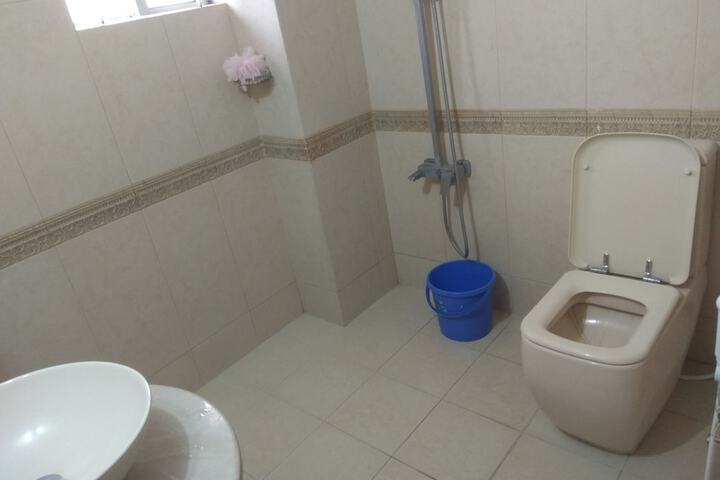 Room 8 of 18