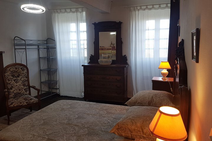 Room 6 of 8
