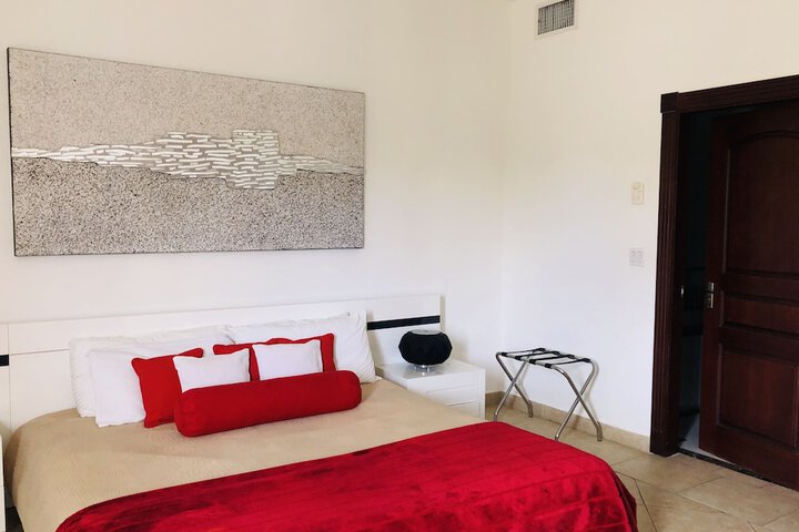 Room 3 of 93