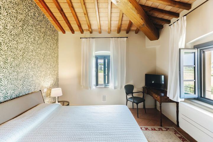 Room 4 of 27