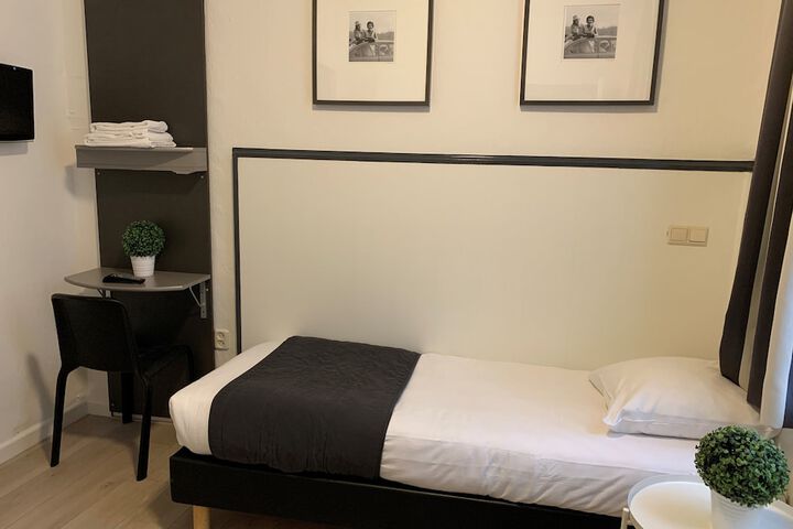 Room 2 of 52