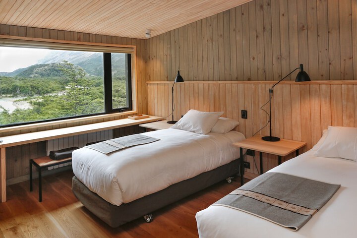 Room 6 of 28
